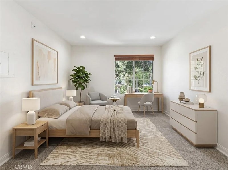5535 Canoga 209