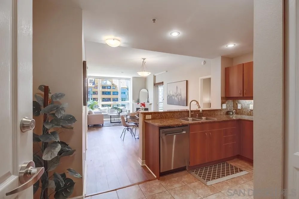 300 W Beech St 1101