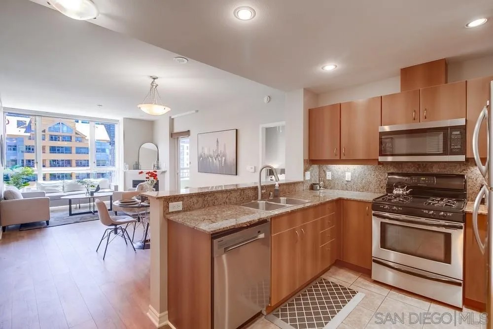 300 W Beech St 1101