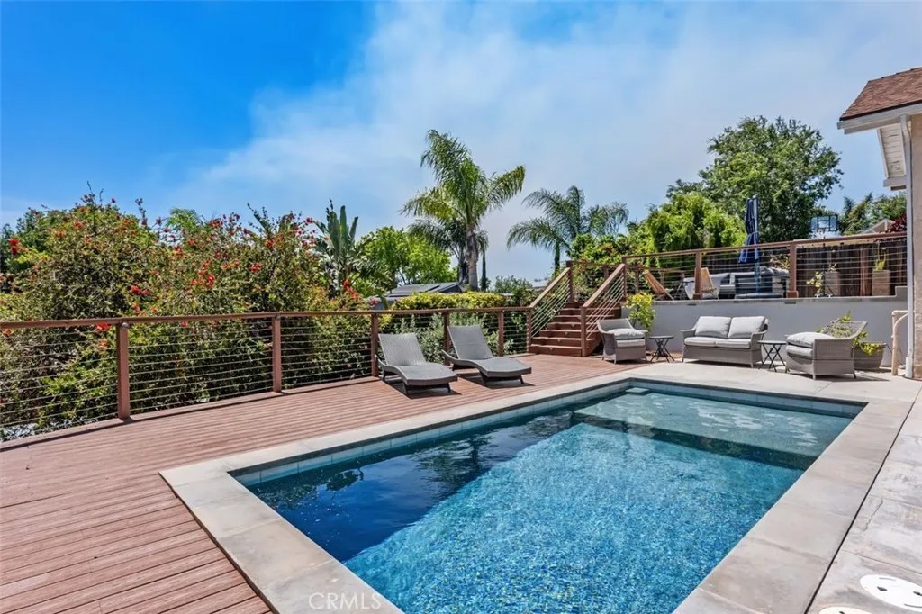 5551 Rainbow Crest