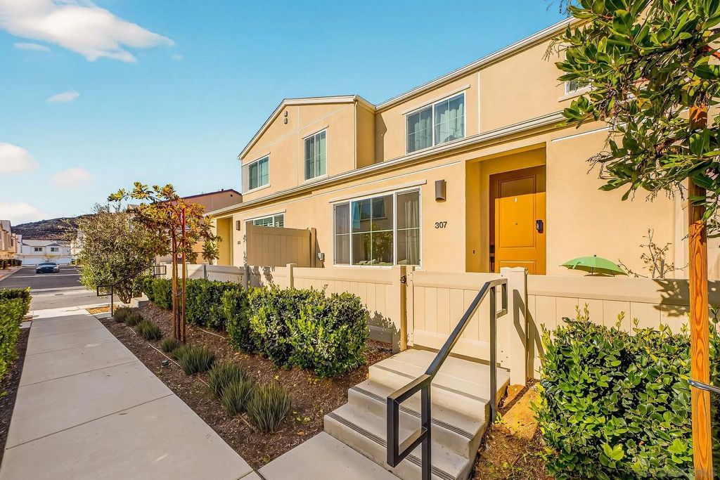 Photo of 307 Seedling Way, Fallbrook, CA 92028 (MLS # 260007984)