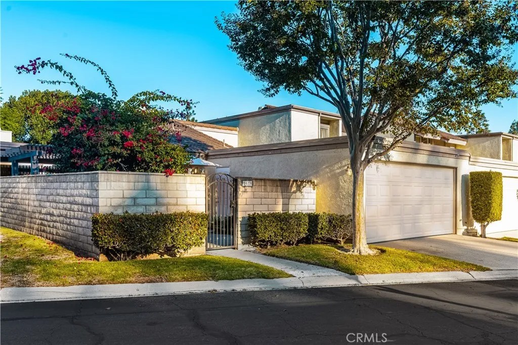 5573 E Vista Del Rio