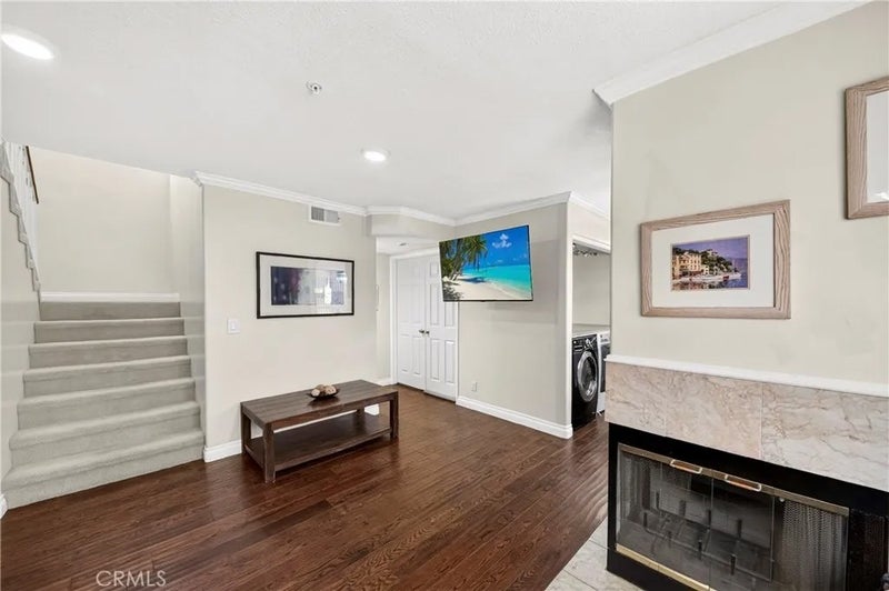 321 W. Queen St. Unit 8