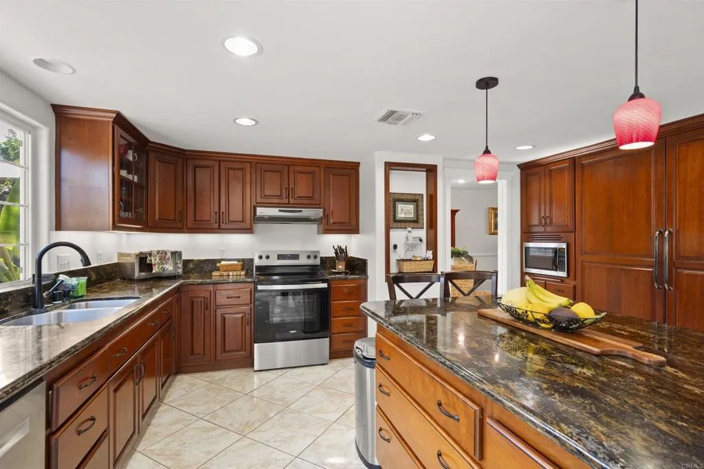 4627 Huggins Stret