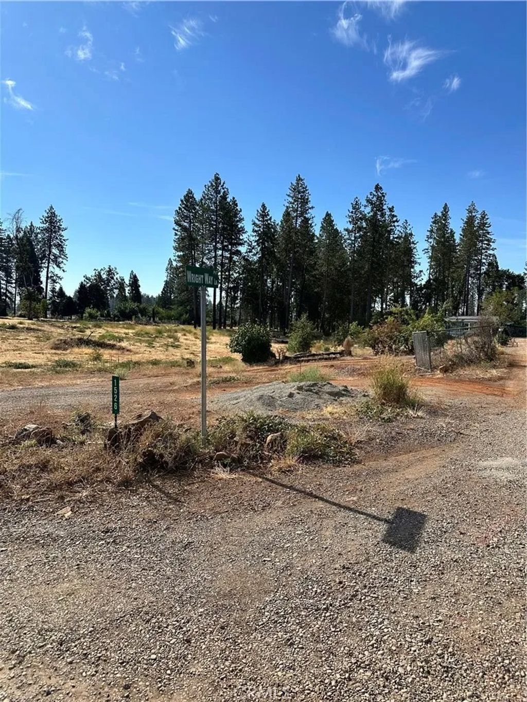 Photo of 1526 Warren Rd, Paradise, CA 95969 (MLS # PA25201175)