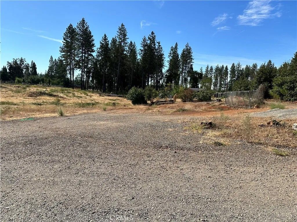 Photo of 1526 Warren Rd, Paradise, CA 95969 (MLS # PA25201175)
