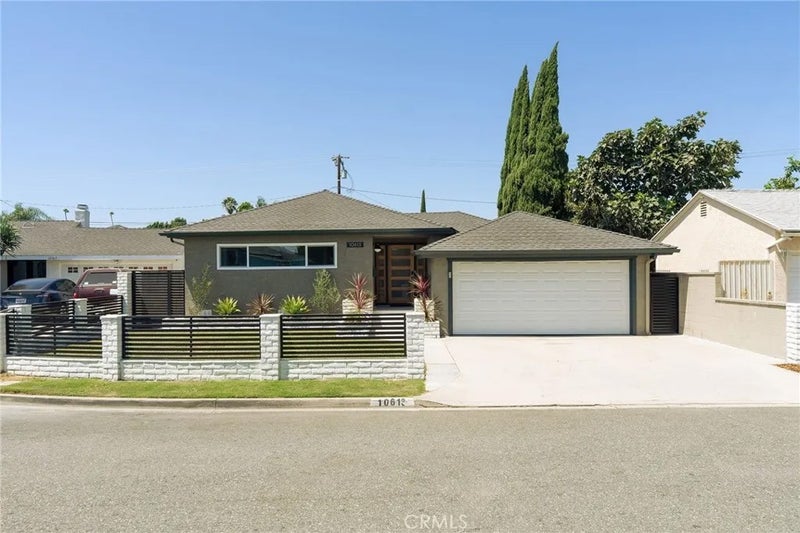 10613 Dolan Ave