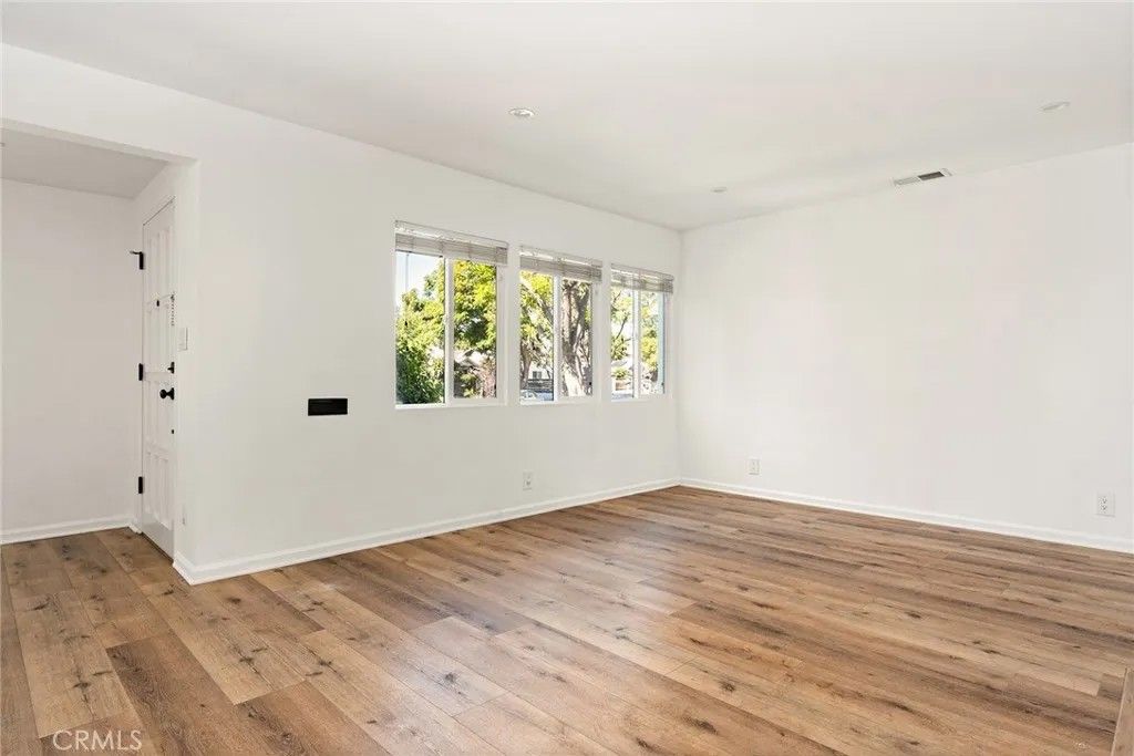 Photo of 5840 Allott Avenue, Van Nuys, CA 91401 (MLS # SR26092280)