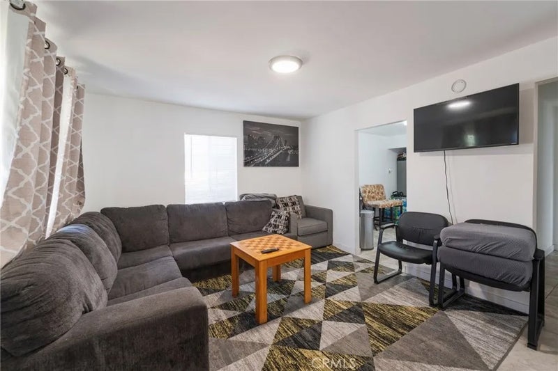 2521 E 129th