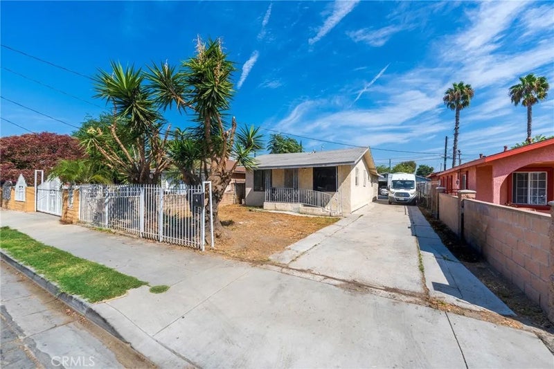 2521 E 129th