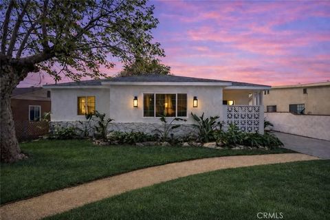 Photo of 10315 Amboy Avenue, Pacoima, CA 91331 (MLS # SR26033165)