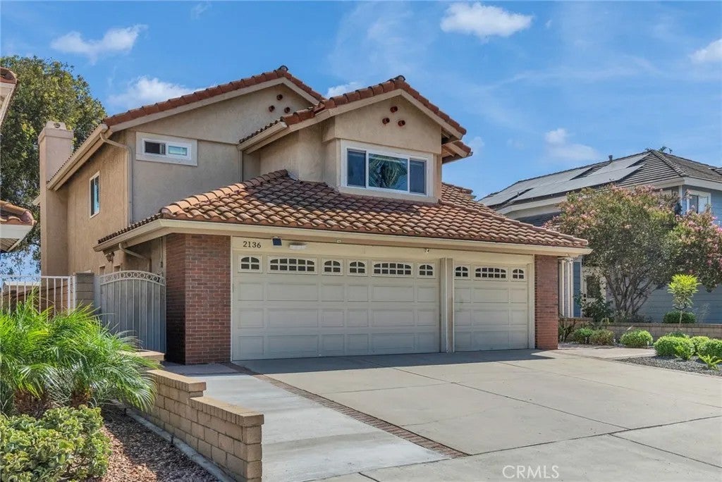 2136 Camino Largo