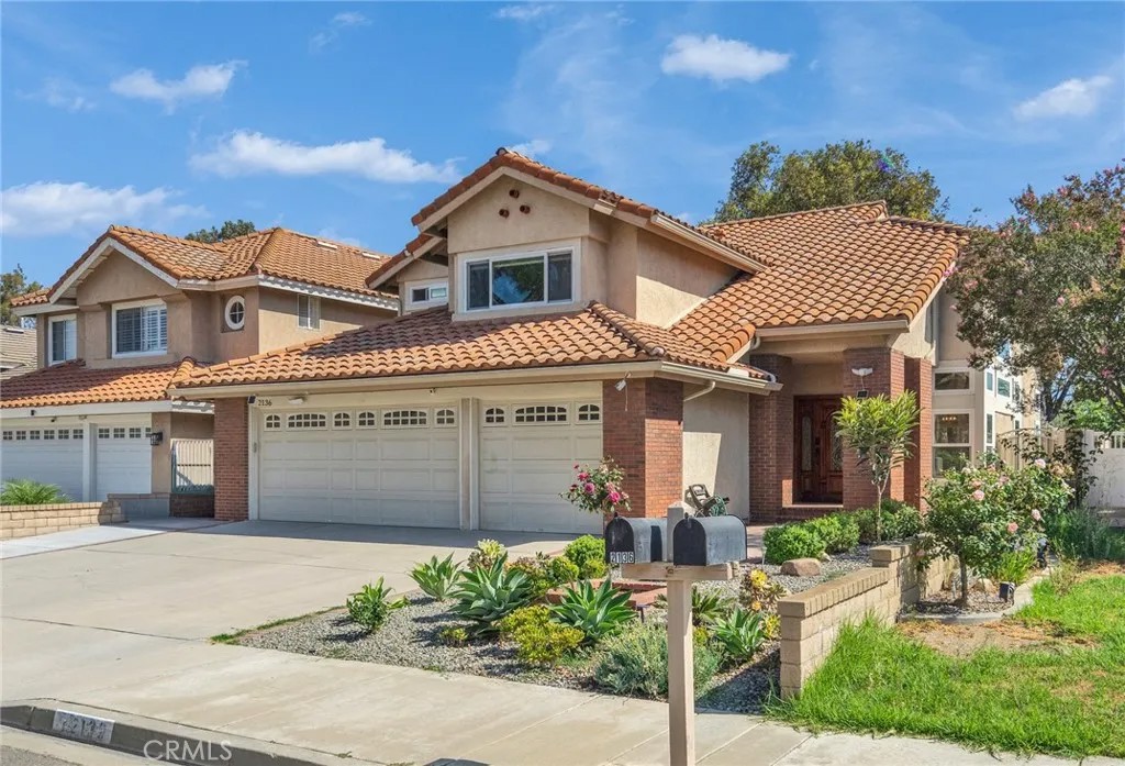 2136 Camino Largo