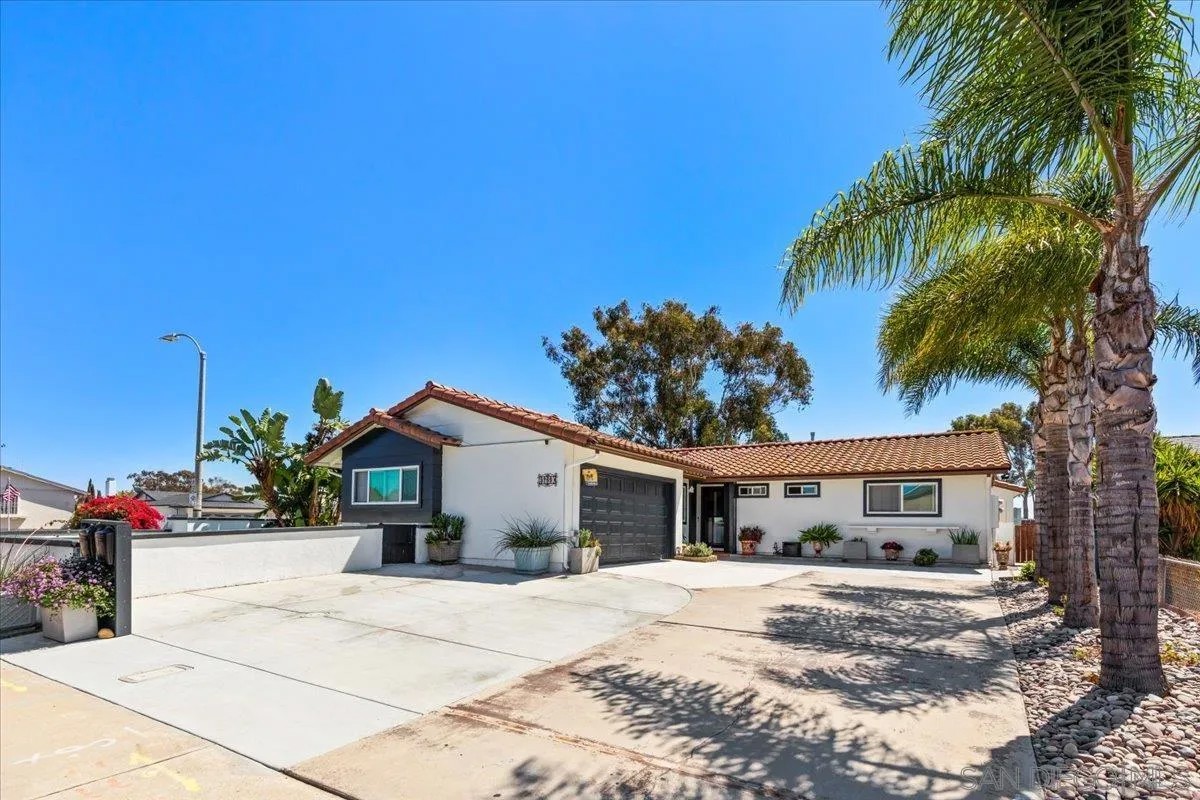 3755 Holiday Ct