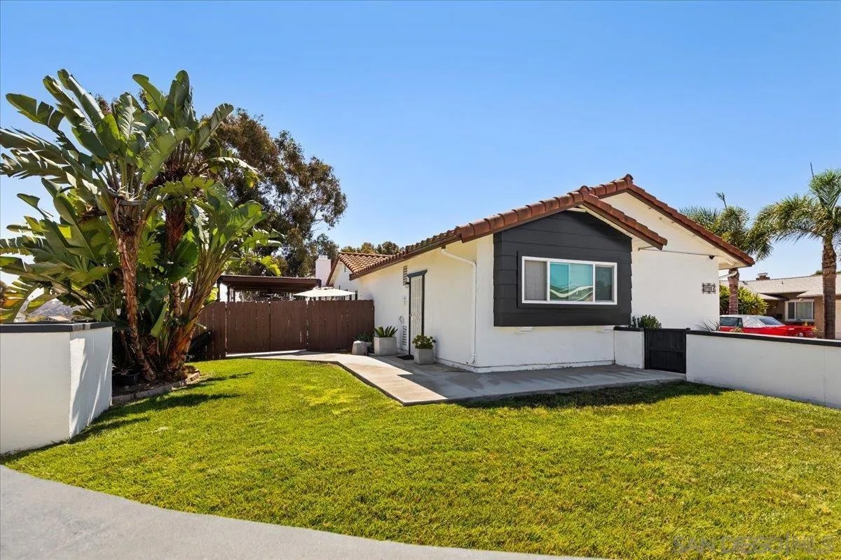 3755 Holiday Ct