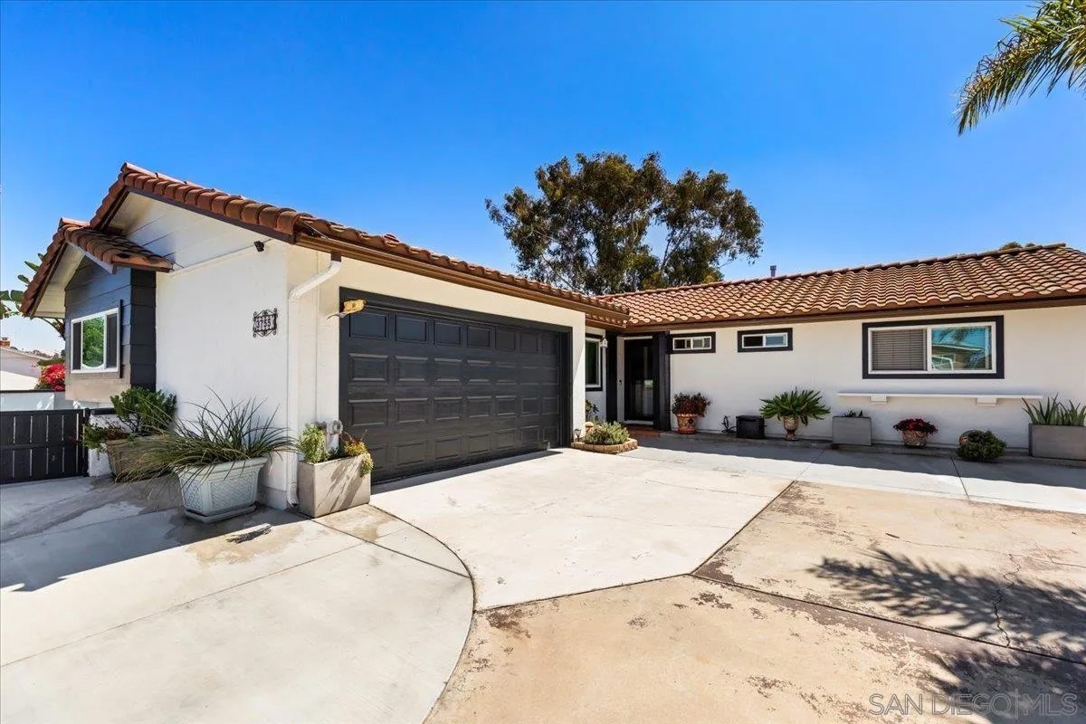 3755 Holiday Ct