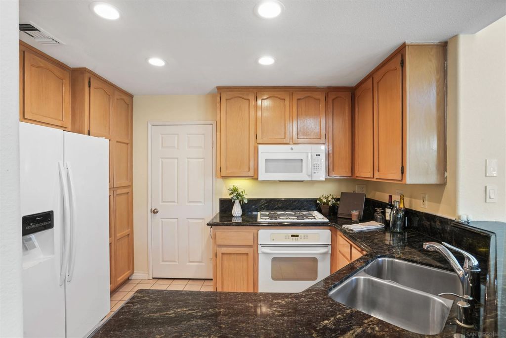 Photo of 12670 Springbrook Dr #D, San Diego, CA 92128 (MLS # 260005264)