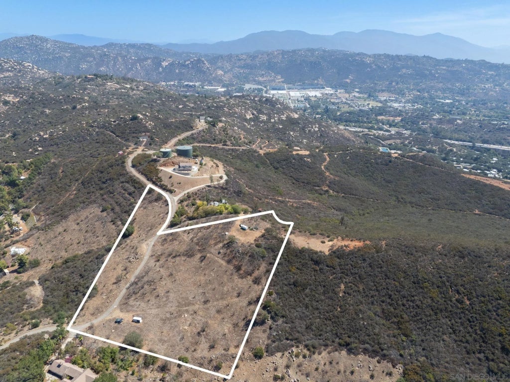 Photo of 2347 Lookout Mountain Rd, Fallbrook, CA 92028 (MLS # 260022610)