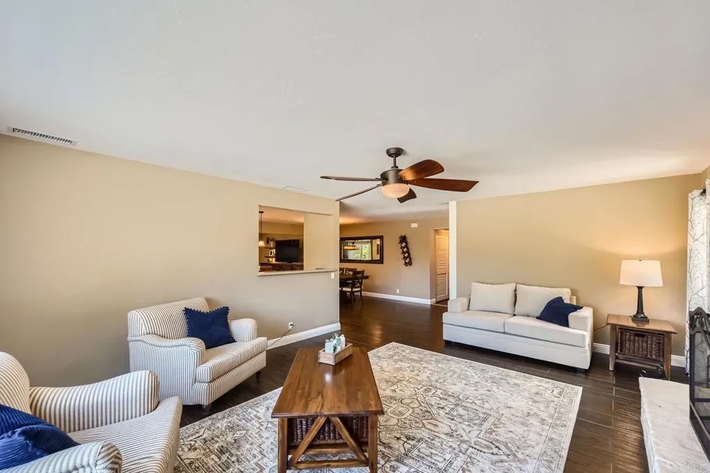 3006 N Victoria Drive