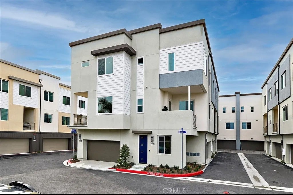 7266 Pointbreak Drive