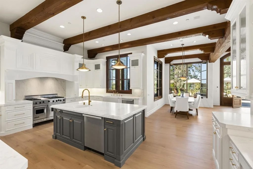 18446 Calle La Serra