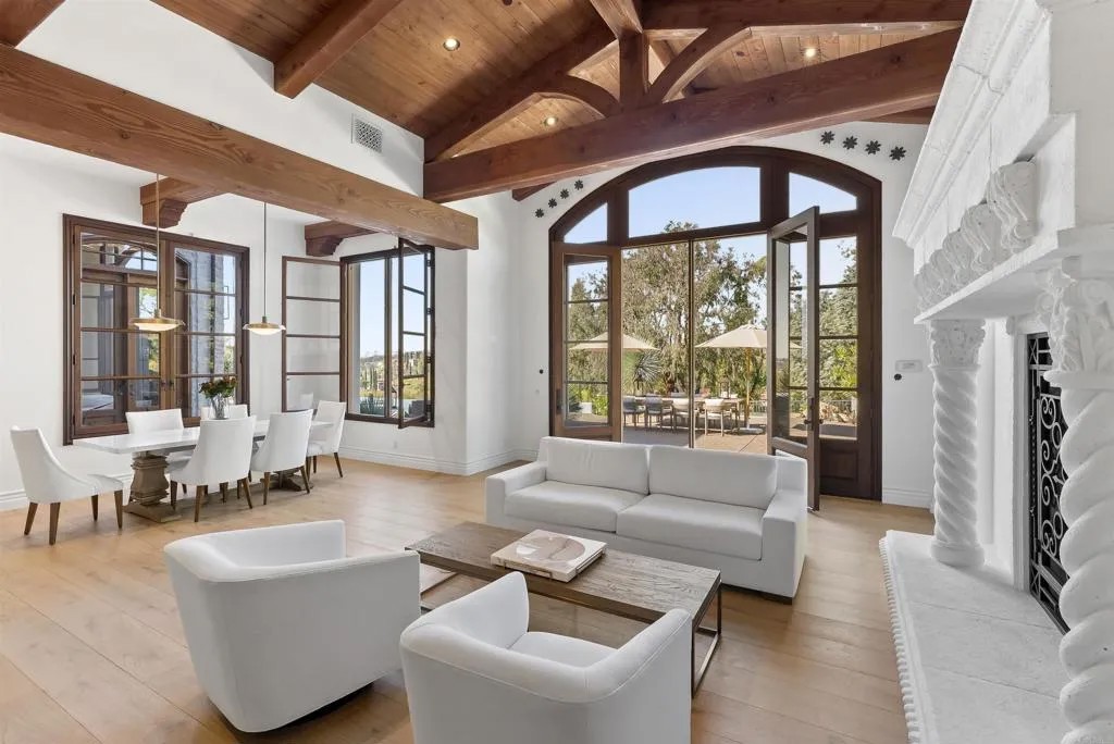 18446 Calle La Serra