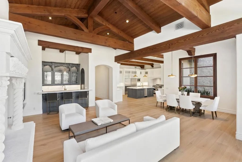 18446 Calle La Serra