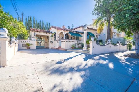 Photo of 6130 Whitsett Ave, North Hollywood, CA 91606 (MLS # IG26020019)