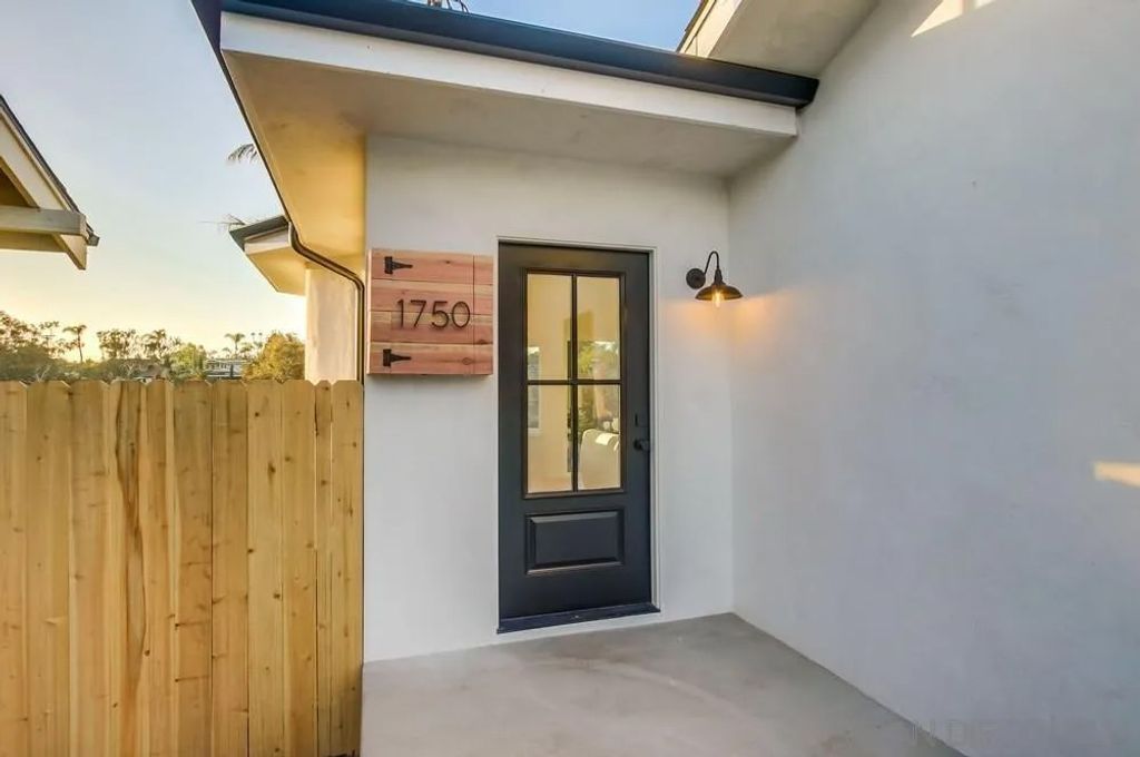 Photo of 1750 Washington Pl, San Diego, CA 92103 (MLS # 2600021)