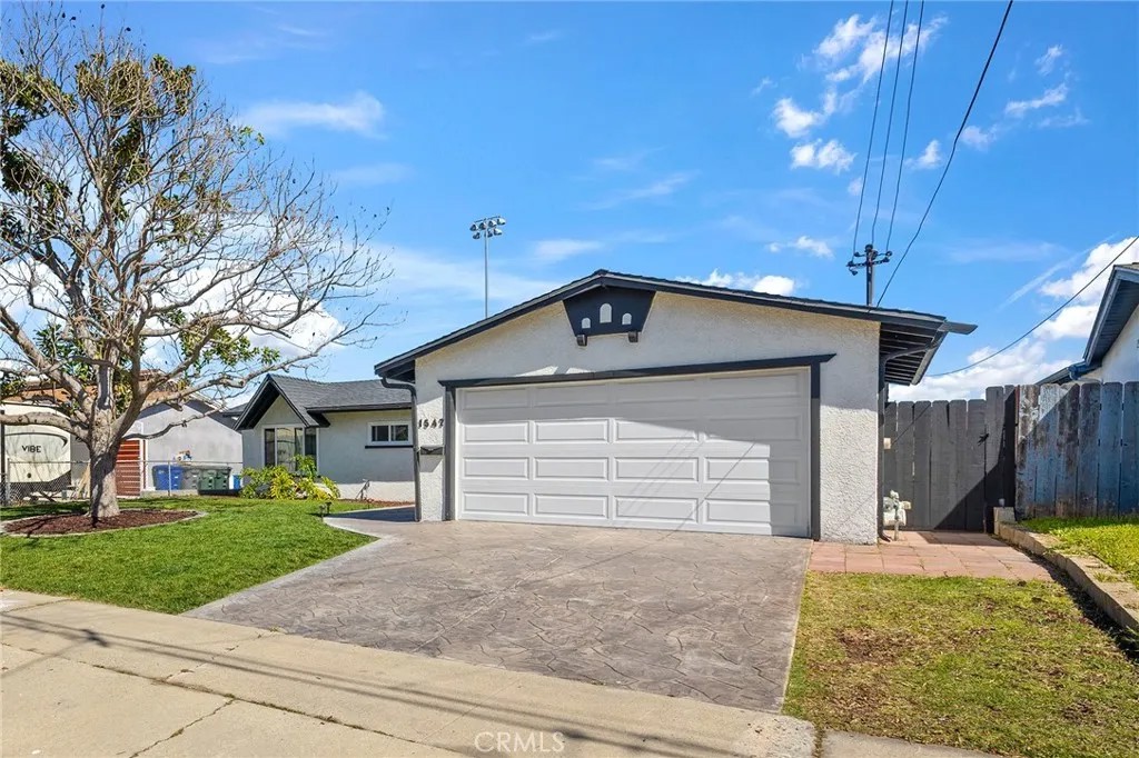 1547 Folkestone Street