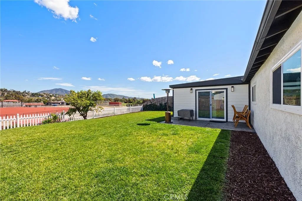 1547 Folkestone Street