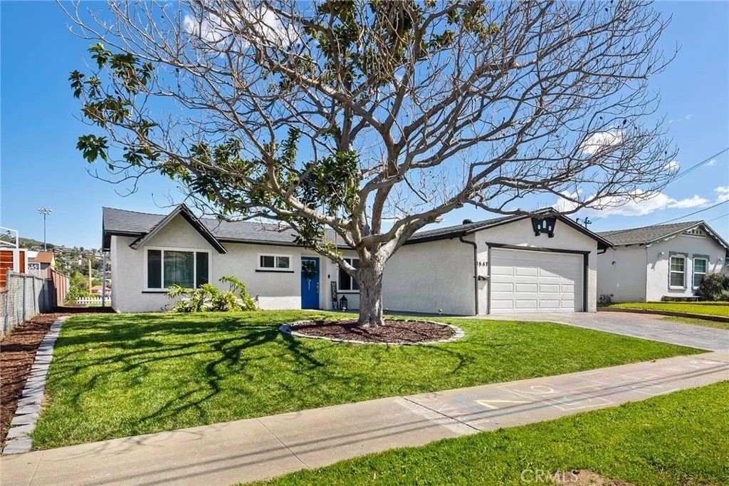 1547 Folkestone Street