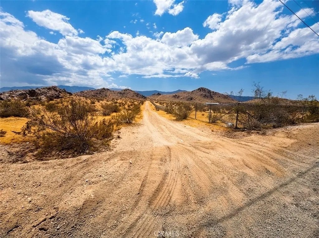 Photo of 0 0451-052-08-0000, Lucerne Valley, CA 92356 (MLS # HD26174145)