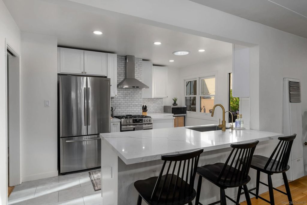 Photo of 2036-38 Emerald St, San Diego, CA 92109 (MLS # 260007385)