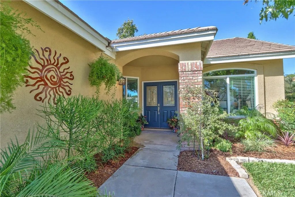 32098 Camino Seneco