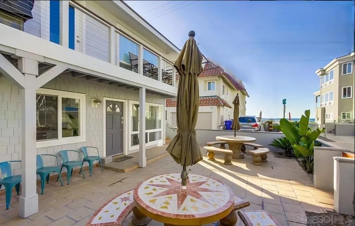 707 Ensenada Ct