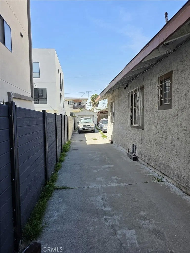 527 N Hobart