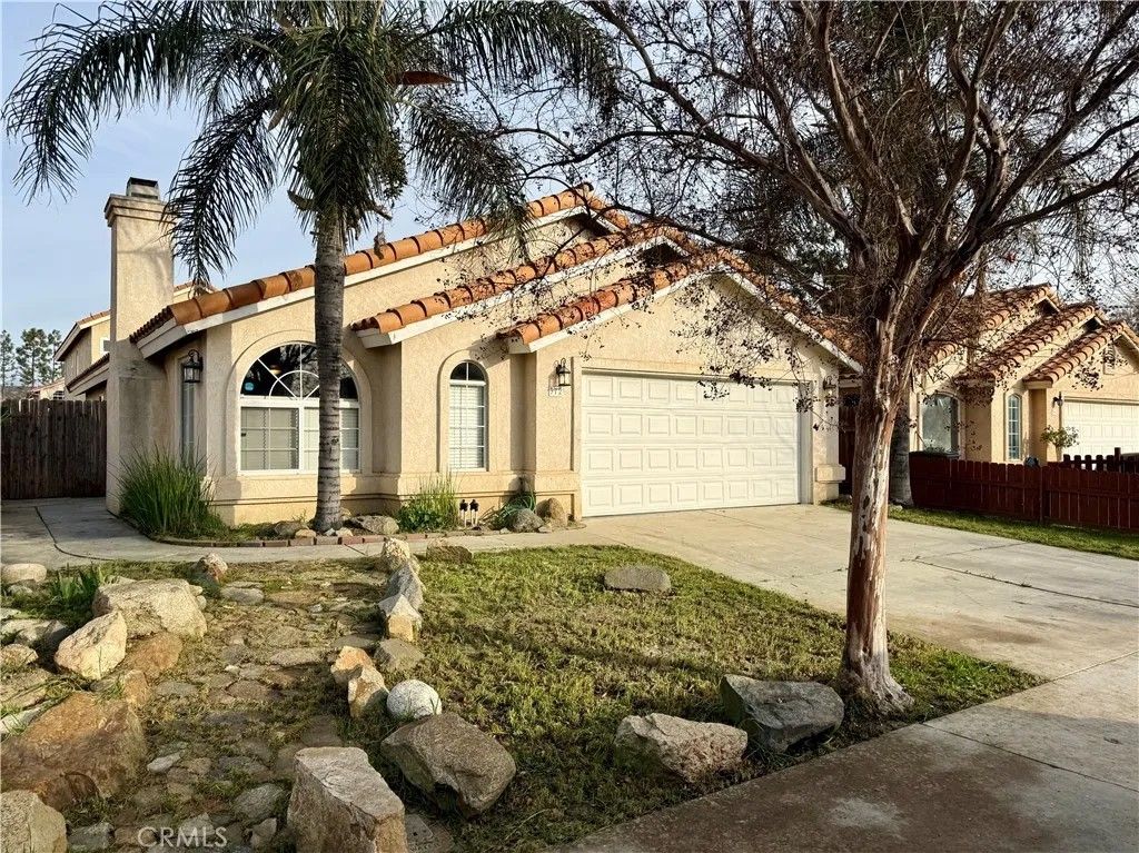 Photo of 372 Via Capri, Hemet, CA 92545 (MLS # SW26019301)