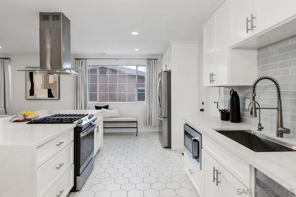 Photo of 7541 Salizar St, San Diego, CA 92111 (MLS # 2600716)