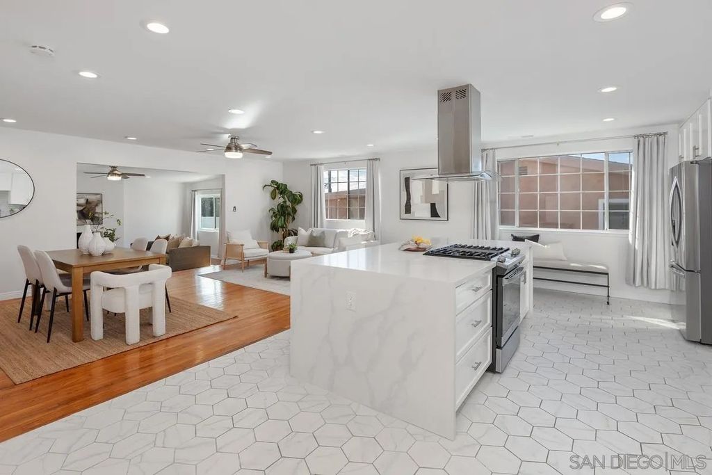 Photo of 7541 Salizar St, San Diego, CA 92111 (MLS # 2600716)