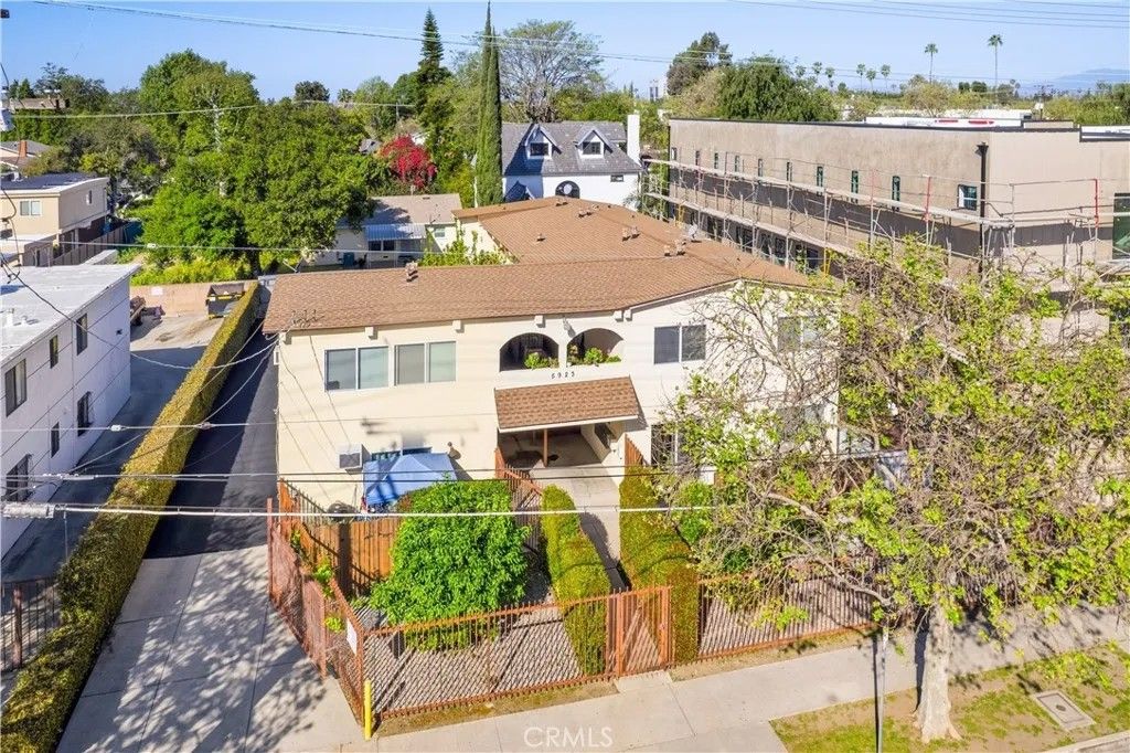 Photo of 5923 Woodman Avenue, Valley Glen, CA 91401 (MLS # SR26054119)