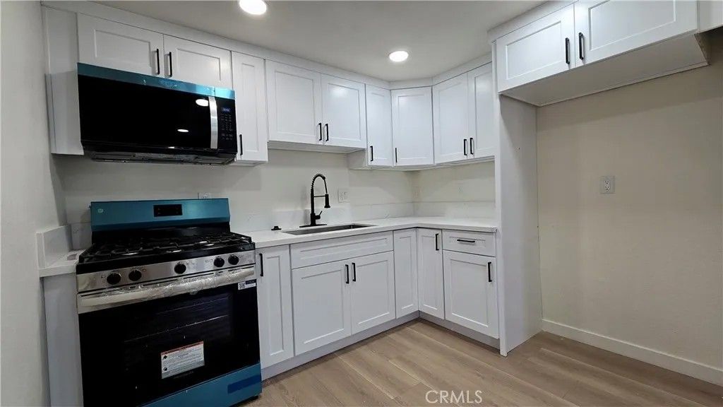 Photo of 15917 Prairie Ave #2, Lawndale, CA 90260 (MLS # DW25270549)