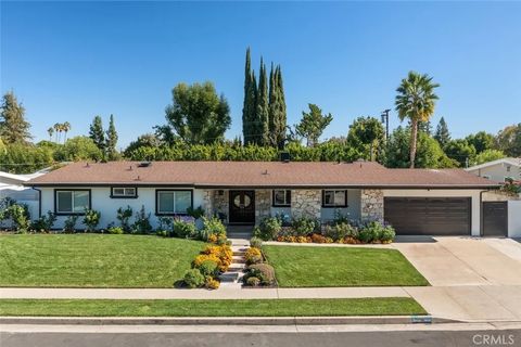 Photo of 6020 Neddy Avenue, Woodland Hills, CA 91367 (MLS # SR26031905)