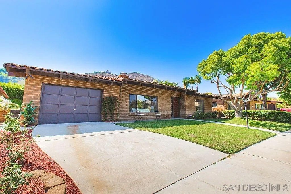 Photo of 3211 Via De Todos Santos, Fallbrook, CA 92028 (MLS # 260007097)