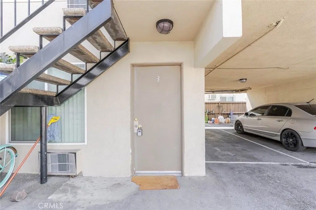 Photo of 7343 Woodley Avenue #3, Van Nuys, CA 91406 (MLS # SR26067821)