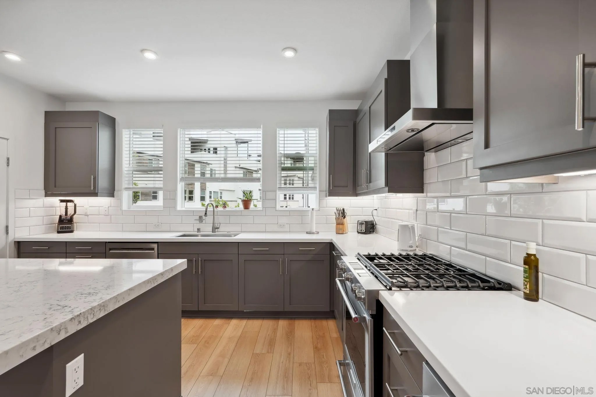 2942 Franklin