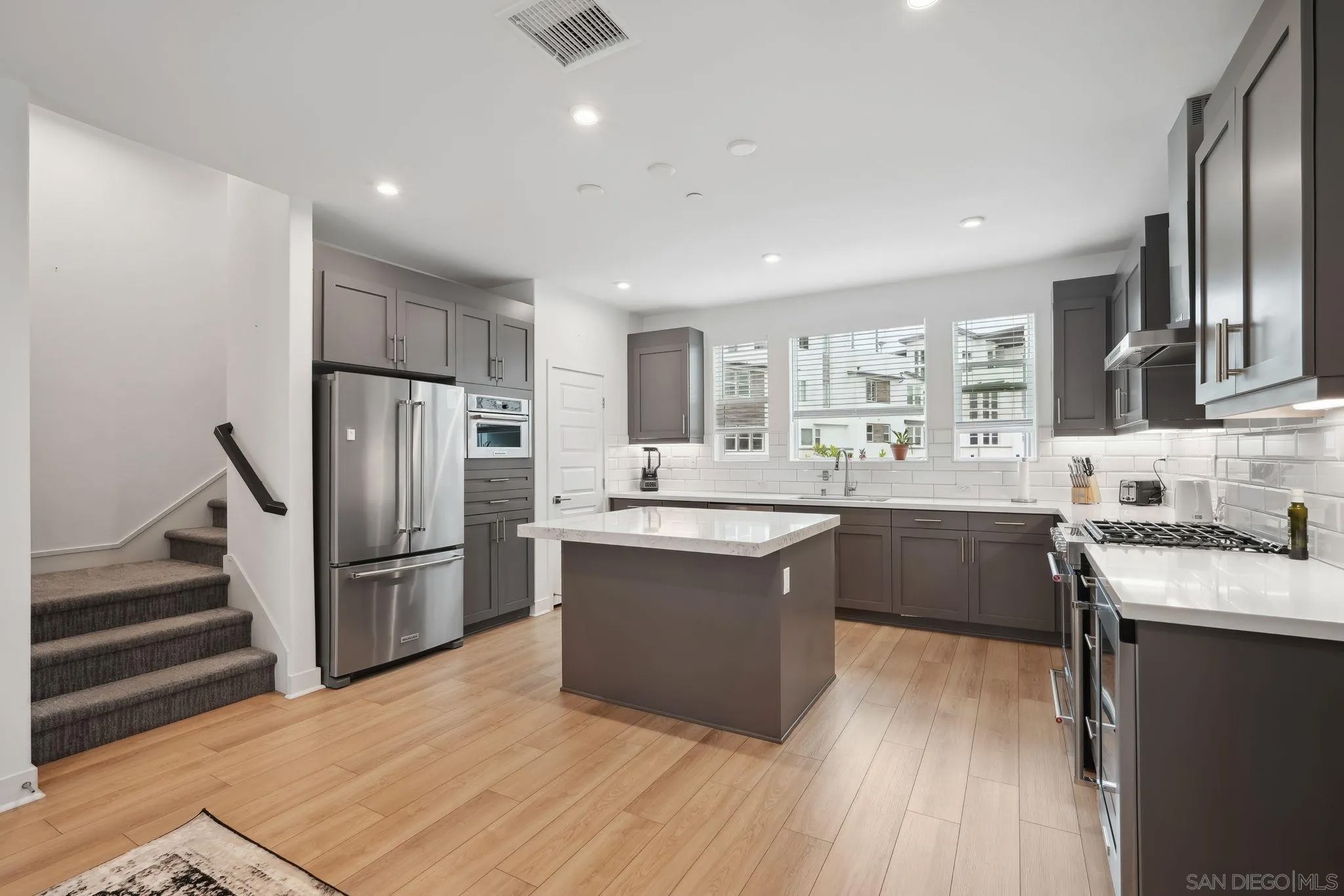 2942 Franklin