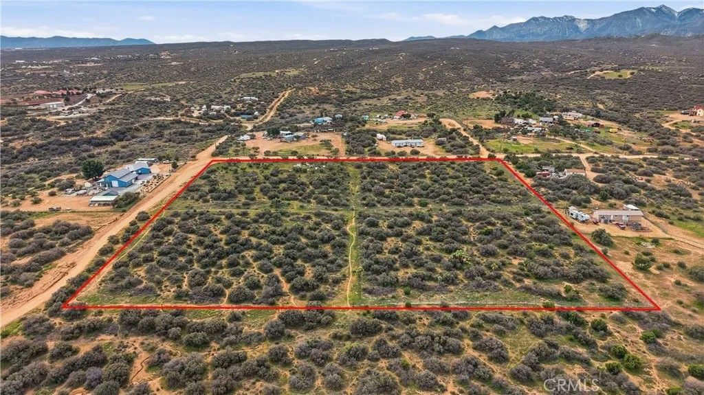 Photo of 7870 Woodcliff Rd, Phelan, CA 92371 (MLS # DW26030699)