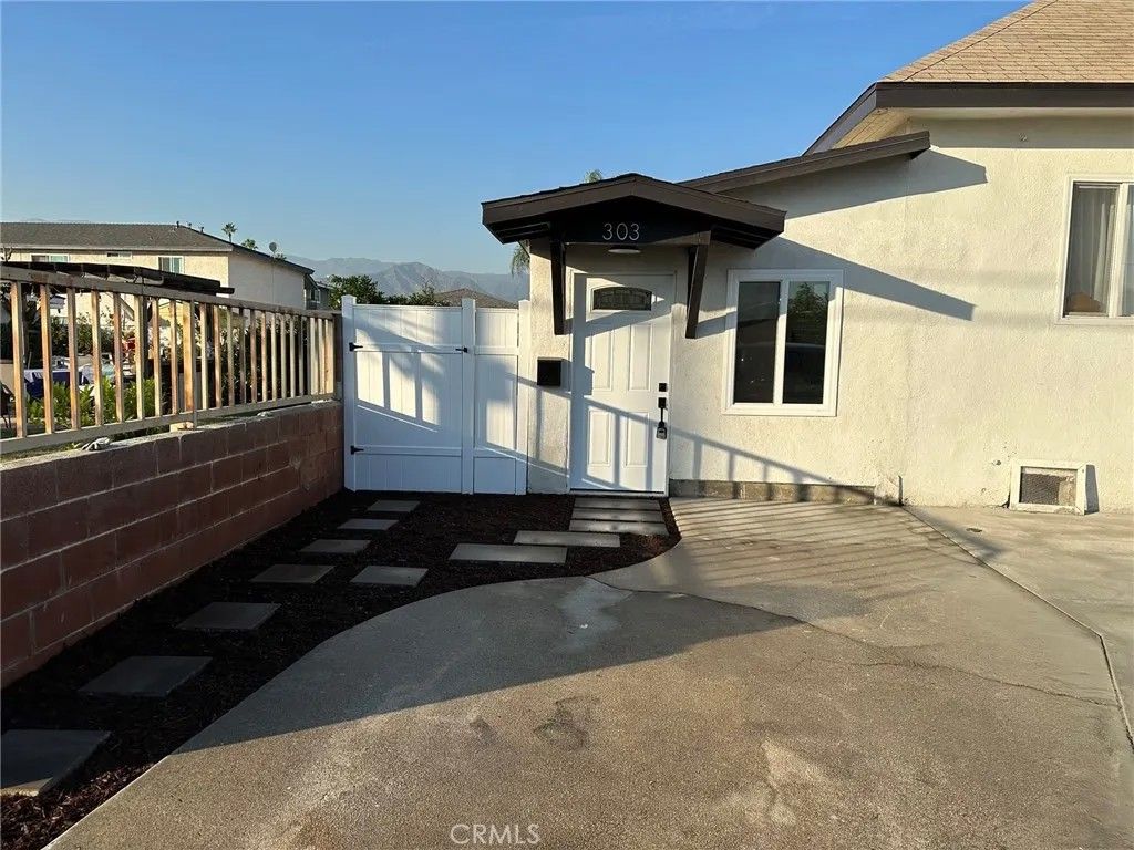 Photo of 301 N Soldano Ave, Azusa, CA 91702 (MLS # CV26001534)