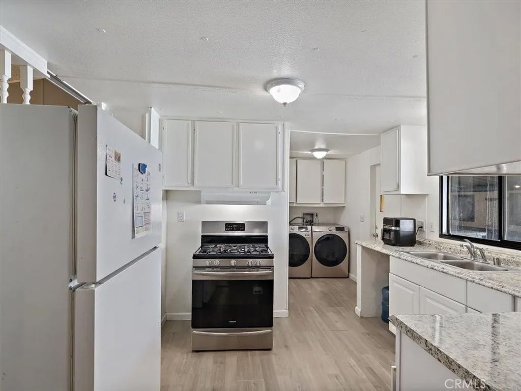 Photo of 3524 E Avenue R #313, Palmdale, CA 93550 (MLS # SR26012944)